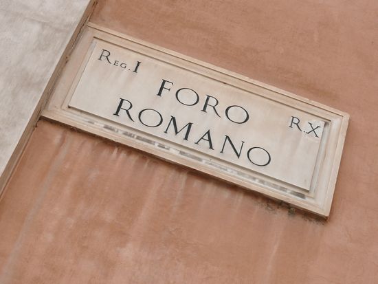 Italy_Rome_Forum_Romanum_shutterstock_55205509 (1)