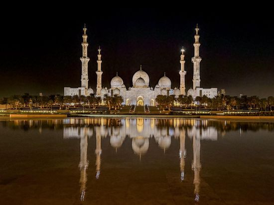 ワハト・アル・カラマからグランドモスクのライトアップ