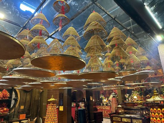 香港 開運寺院めぐりツアー　選べる2コースの有名パワースポットを効率よく参拝＜混載または貸切／英語ガイド＞