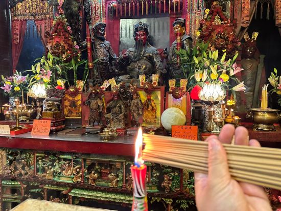 香港 開運寺院めぐりツアー　選べる2コースの有名パワースポットを効率よく参拝＜混載または貸切／英語ガイド＞