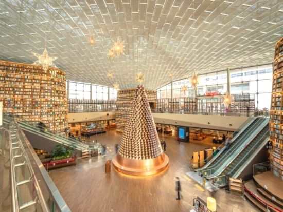 ソウル市内観光ツアー　景福宮＋守門将交代式＋北村＋青瓦台＋ソウルスカイ展望台＋コエックス・ビョルマダン図書館でたっぷり自由時間あり＜1日／日本語ガイド＞