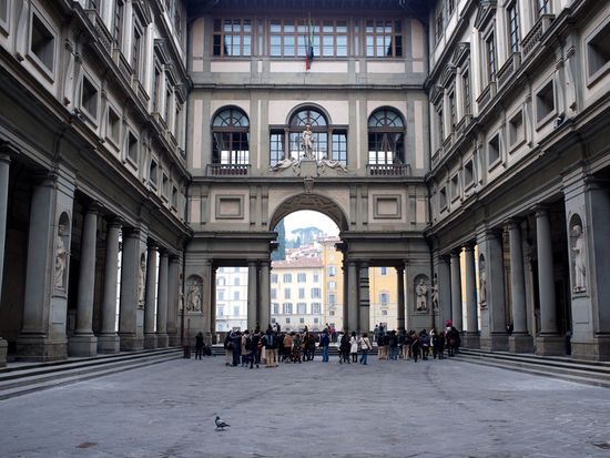 Florence_Uffizi-Gallery_shutterstock_96207710