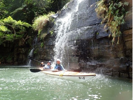 カヤックごと滝へ突撃！水落の滝1日ツアー＜海＆川＆シュノーケル／送迎・昼食付き／西表島＞