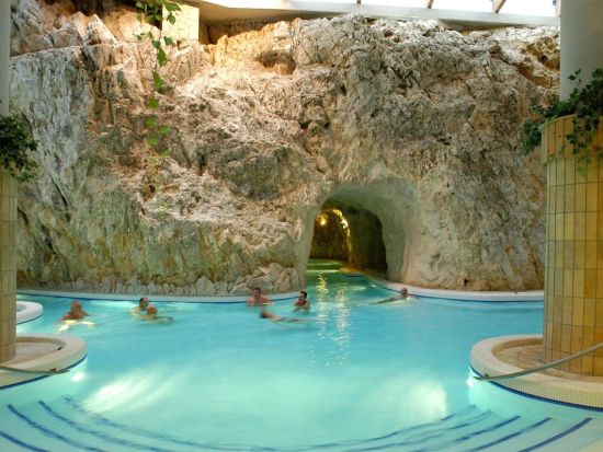 【プレミアム・ハンガリー】貴腐ワインの産地トカイとジョーリ温泉1日ツアー＜3月～11月／貸切／昼食付き／日本語＞