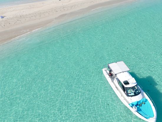 ユニ浜上陸ツアー！移動時間もクルージング気分で満喫【一生に一度は行きたい360度エメラルドグリーンの海に囲まれた絶景スポット】ドローン撮影付！