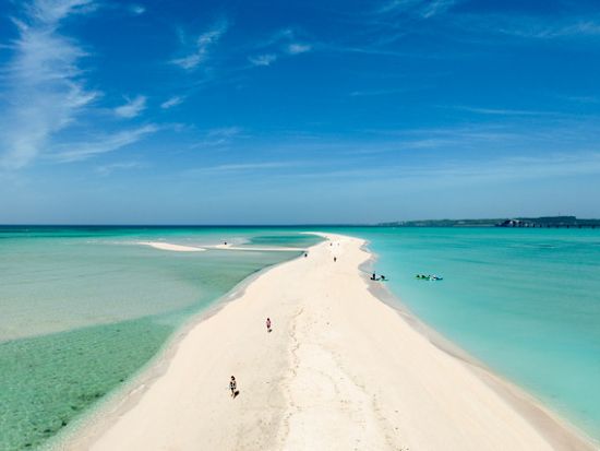 ユニ浜上陸ツアー！移動時間もクルージング気分で満喫【一生に一度は行きたい360度エメラルドグリーンの海に囲まれた絶景スポット】ドローン撮影付！
