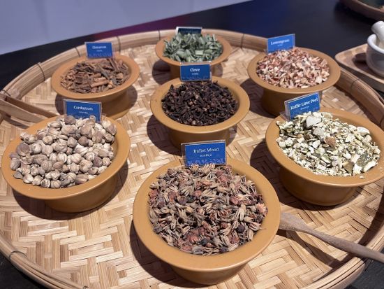 ヤードム作り＆タイマッサージ体験　自分だけのオリジナルヤードム作り体験と極上タイマッサージ！＜1日／日本語＞