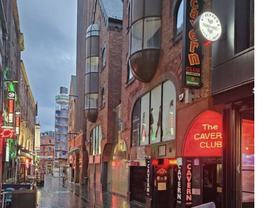 [ロンドン発着/完全プライベート]専用車で巡るリバプール ビートルズツアー ＜専用車/15時間（日帰り）/日本人アシスタント/ホテル送迎＞by とらベアトラベル