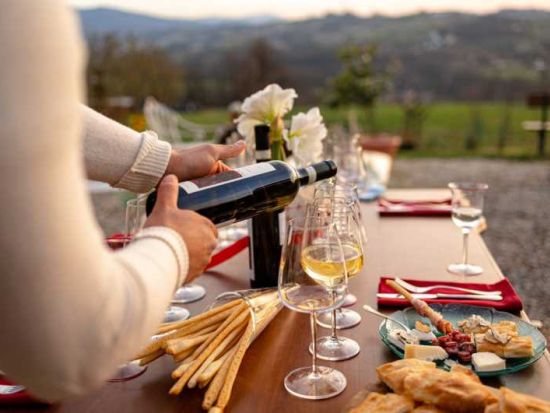 本場イタリアの家庭訪問　ティラミス作り体験＆ワインテイスティング ＜ワイン試飲＆軽食付き／英語ガイド＞