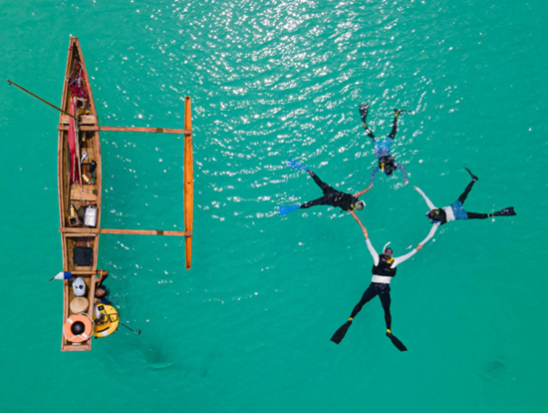 サバニで巡る伊平屋の海 シュノーケル＆スキンダイブ体験＜3時間／水中データ付き／伊平屋＞