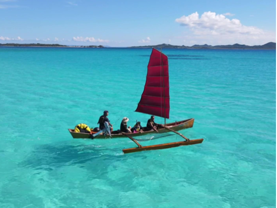サバニで巡る伊平屋の海 シュノーケル＆スキンダイブ体験＜3時間／水中データ付き／伊平屋＞