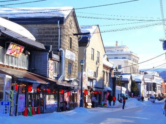 札幌市内発着　小樽スキー体験＆有名な映画の舞台小樽を満喫プラン　＜2月1日～3月22日　昼食付　スキーレンタル一式付＞