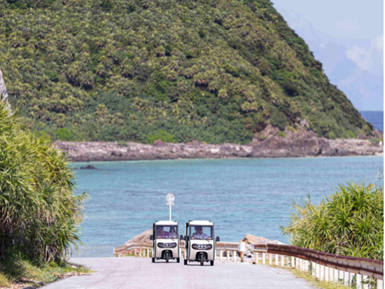 伊平屋島トゥクトゥク絶景＆パワースポット巡りツアー　ガイド付きで神話の旅へ＜4時間／映像データ付き／伊平屋＞