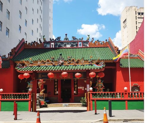 クアラルンプール市内半日観光ツアー  ！王宮＆国立モスク＆スリ・マハ・マリアマン寺院＆関帝廟＆ムルデカスクエア セントラルマーケットで昼食＜午前／日本語ガイド＞