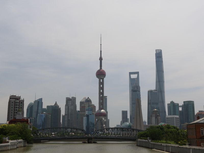 白天外滩东方明珠