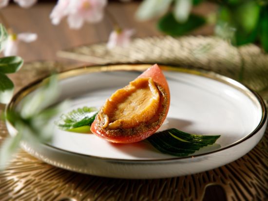 カオルーンホテル「龍逸軒」広東料理ディナー＆香港夜景ツアー　シンフォニーオブライツとオープントップバス夜景巡り付き＜日本語ガイド＞