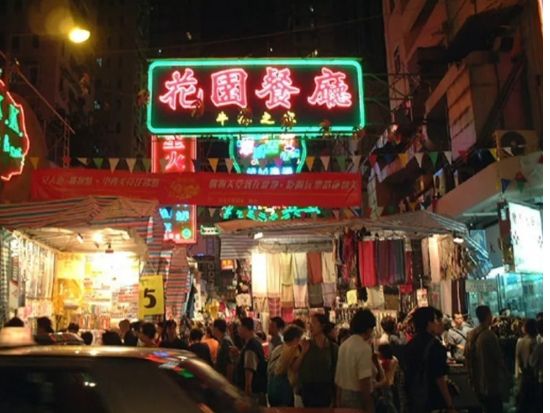 カオルーンホテル「龍逸軒」広東料理ディナー＆香港夜景ツアー　シンフォニーオブライツとオープントップバス夜景巡り付き＜日本語ガイド＞