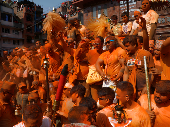 【カトマンズ発】ネパール新年・ビスケットジャトラ完全攻略｜日本語ガイドと特等席から望む「神々の山車祭り」1日観光