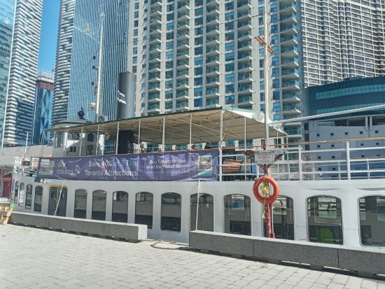 ナイアガラの滝＆トロント市内観光ツアー　人気2大観光地を1日で巡る凝縮プラン　ナイアガラシティクルーズ付き＜混載／日本語ガイド／トロント発着＞