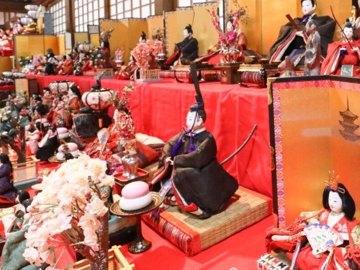 西教寺のひな人形展と大津絵踊り 早春の大津歴史めぐり＜ひな御膳付き