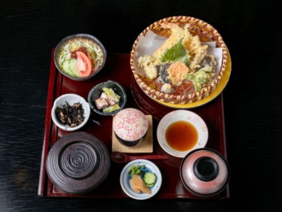 熊本発着日帰りバスツアー 朝摘みいちご狩り＋菊池千本桜＋山鹿八千代座　春の熊本県北を満喫！＜昼食付／1日＞by KASSE JAPAN