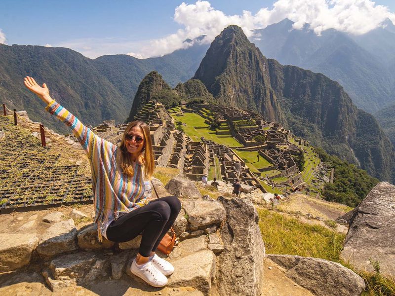 Mujer-en-Machu-Picchu-3