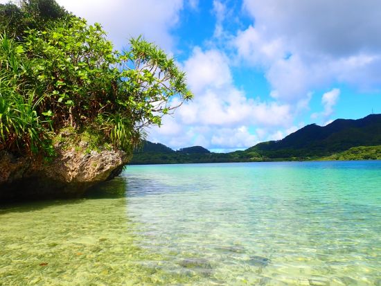 石垣島絶景SUP体験 クリスタルブルーの海を満喫！ 写真データ無料＆南部エリア送迎付き＜石垣島／3時間＞