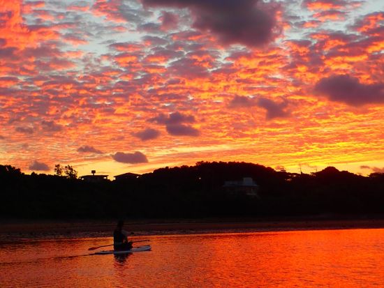 サンライズSUP体験 石垣島の海上で迎える特別な朝＜写真データ無料／石垣島／2時間＞
