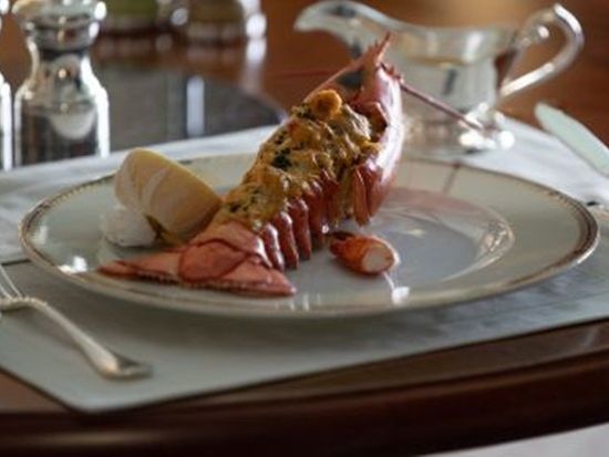 天空レストラン「アル・ムンタハ（Al Muntaha）」 食事券＆事前予約サービス＜ランチ／ディナー＞*ブルジュ・アル・アラブ内