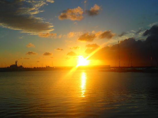 サンセットSUP体験 石垣島の水平線に沈む夕日を眺める＜写真データ無料／石垣島／2時間＞