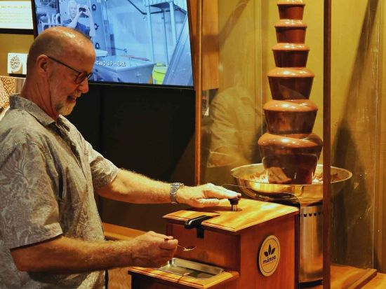 マノア・チョコレート工場見学ツアー　カカオ豆からチョコレートになる過程を学べる！チョコレート試食付き＜約1時間／英語ガイド＞