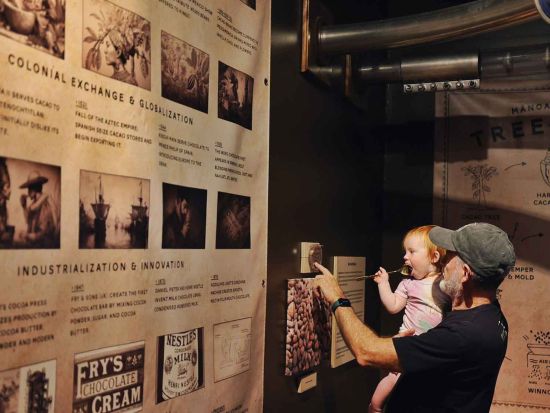 マノア・チョコレート工場見学ツアー　カカオ豆からチョコレートになる過程を学べる！チョコレート試食付き＜約1時間／英語ガイド＞