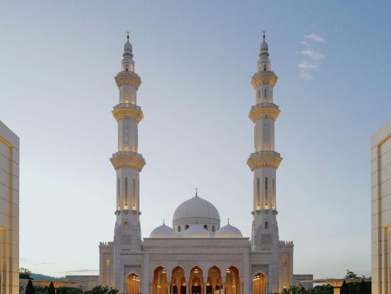 プトラジャヤ日帰りツアー　ホワイト＆ピンクモスク＋モロッコパビリオン　カヤトースト＆クルーズ付き ＜午前発／日本語ガイド／セントラルマーケット解散＞