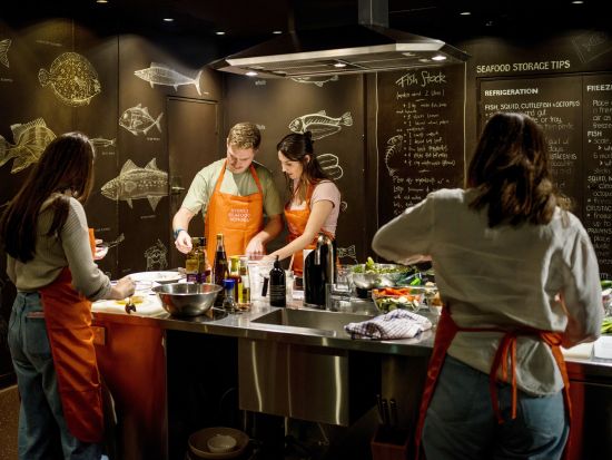 シドニーフィッシュマーケット 料理教室　ネイティブ食材×豪州シーフードを学ぶ本格クッキング体験！＜2時間／英語インストラクター＞