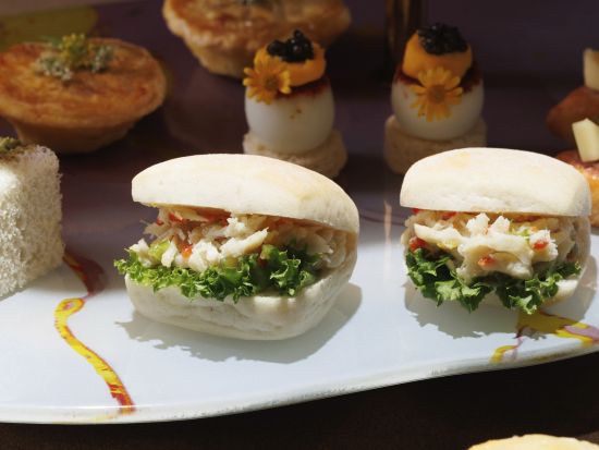 バンコク インターコンチネンタル・バンコク「バルコニーラウンジ」アフタヌーンティー食事券&事前予約サービス ＜BTSチットロム駅＞