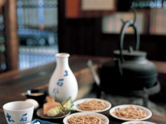 【期間限定】花のじゅうたんと出石城下町、白井大町藤公園 花名所巡り日帰りツアー＜大阪発着＞