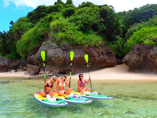 SUPと青の洞窟シュノーケリング体験 ウミガメ高確率遭遇！石垣島南部ホテル送迎無料＜写真データ無料／石垣島／1日＞