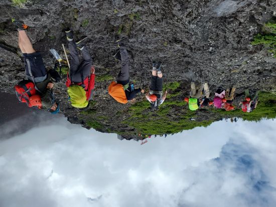 【英語専門ガイドツアー】日本の最高峰・世界遺産 富士山登頂とご来光体験ツアー1泊2日 – 初心者でも安心サポート付き〈出発保証／山小屋宿泊／富士山入山料込み〉