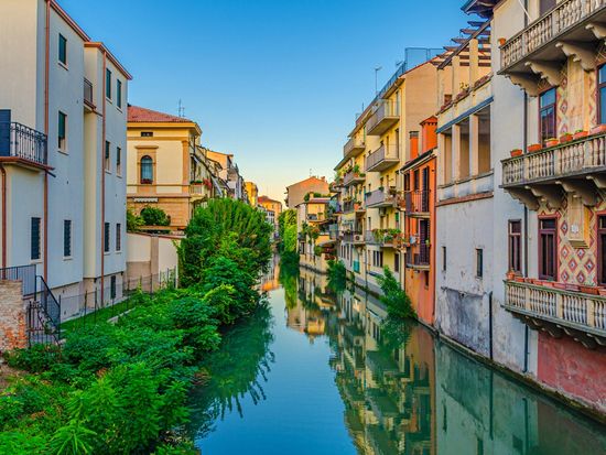 Italy_Padova_Brenta-river_pixta_85278144_M