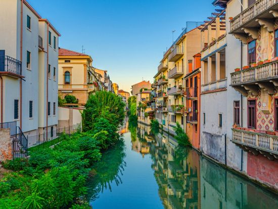 ミラノ市内ホテル ⇒  ヴェネチア・サンマルコ広場付近ホテル 送迎サービス　立ち寄り観光付きプランあり＜貸切／英語ドライバー＞ by Max Harvest