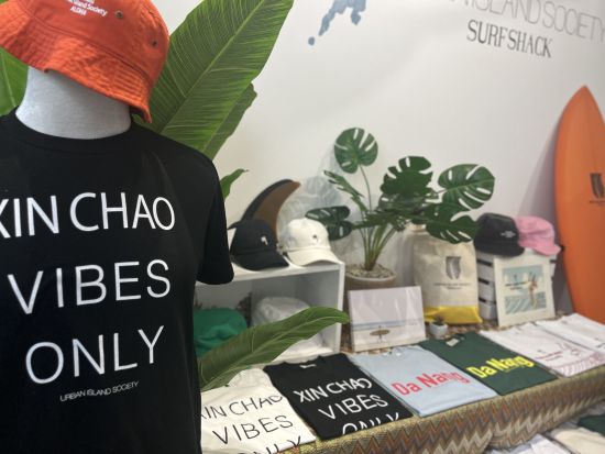 ダナンサーフィンレッスン　初心者歓迎！ダナン唯一の日系サーフショップで波乗り体験＜日本語または英語／少人数制＞