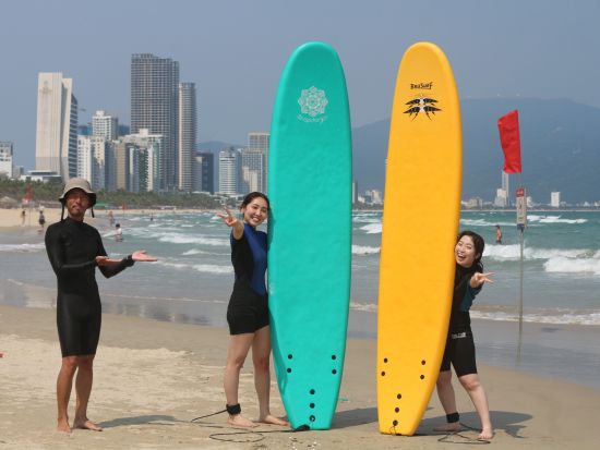 ダナンサーフィンレッスン　初心者歓迎！ダナン唯一の日系サーフショップで波乗り体験＜日本語または英語／少人数制＞