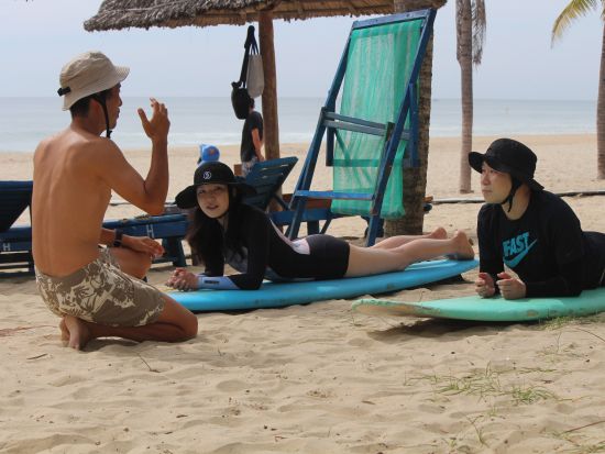 ダナンサーフィンレッスン　初心者歓迎！ダナン唯一の日系サーフショップで波乗り体験＜日本語または英語／少人数制＞