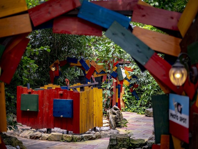 6.トロピカル王国物語_絵本の世界の中に迷い込んだかのような園内