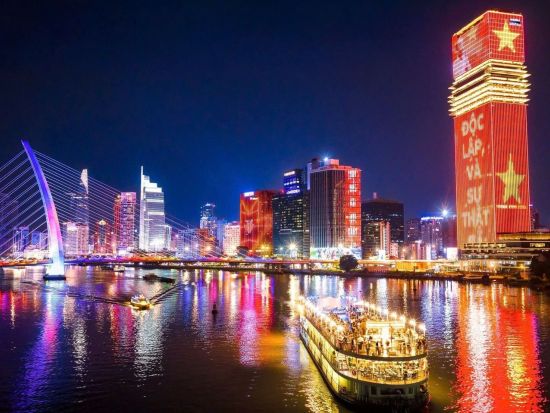 サイゴン川ディナークルーズ「ベンタインプリンセス号」＜往復送迎付／夕食付き／日本語ガイド＞