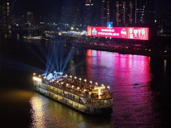 サイゴン川ディナークルーズ「ベンタインプリンセス号」＜往復送迎付／夕食付き／日本語ガイド＞