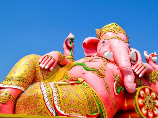 バンコクフォトジェニック観光ツアー　ピンクのガネーシャ＆ワット・パクナム　「ピンクのカオマンガイ」食事券またはバーンパッタイ昼食付きプラン＜午前／日本語ガイド＞