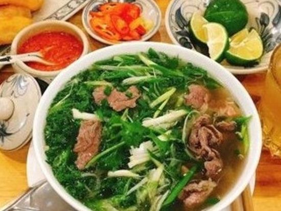 ハノイ市内観光ツアー　トレインストリート＆水上人形劇＆バッチャン村 ＜フォーの昼食付き／日本語ガイド＞