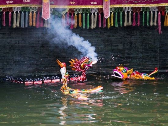 ハノイ市内観光ツアー　トレインストリート＆水上人形劇＆バッチャン村 ＜フォーの昼食付き／日本語ガイド＞