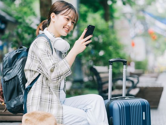 Generic_Smartphone_Traveler_pixta_70626789_M